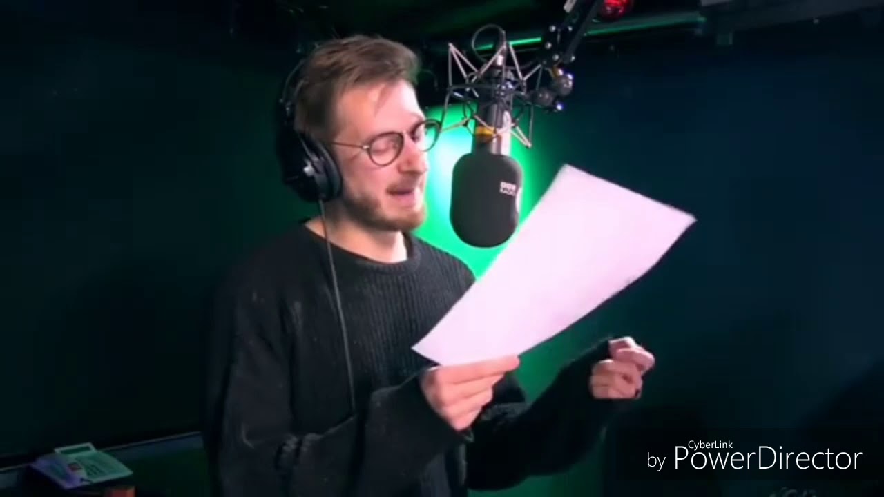 The Flash and Dc legends of tomorrow funny cast moments