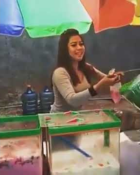 cewek motok jualan es cendol dawet.. bikin betah belinya