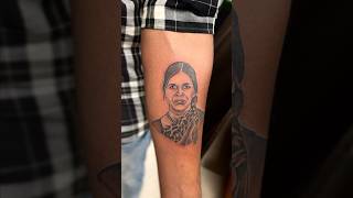 Mom photo tattoo design #aaksharaatattoo #tattooartist #mom #momphoto #portrait Mom photo tattoo design #aaksharaatattoo #tattooartist #mom #momphoto #portrait
