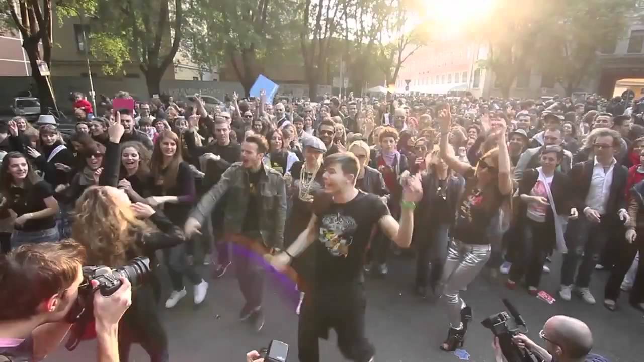 Flash mob al Fuorisalone con Diego e La Pina