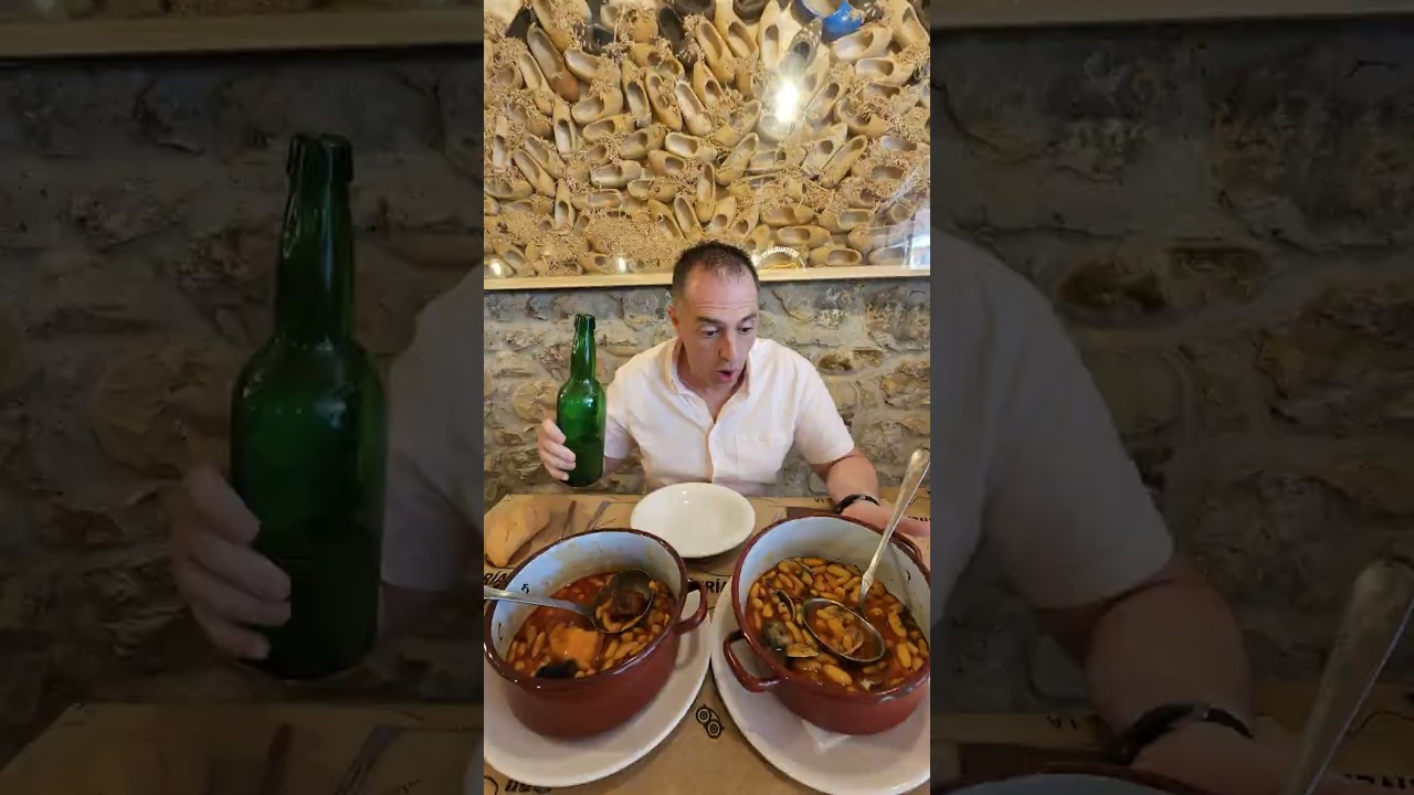 Sidrería La Madreñería, en Cangas de Onís, Asturias con más de 6.000 reseñas en Google