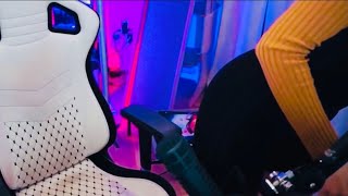 Pokimane proves she’s thicc on stream - Twitch
