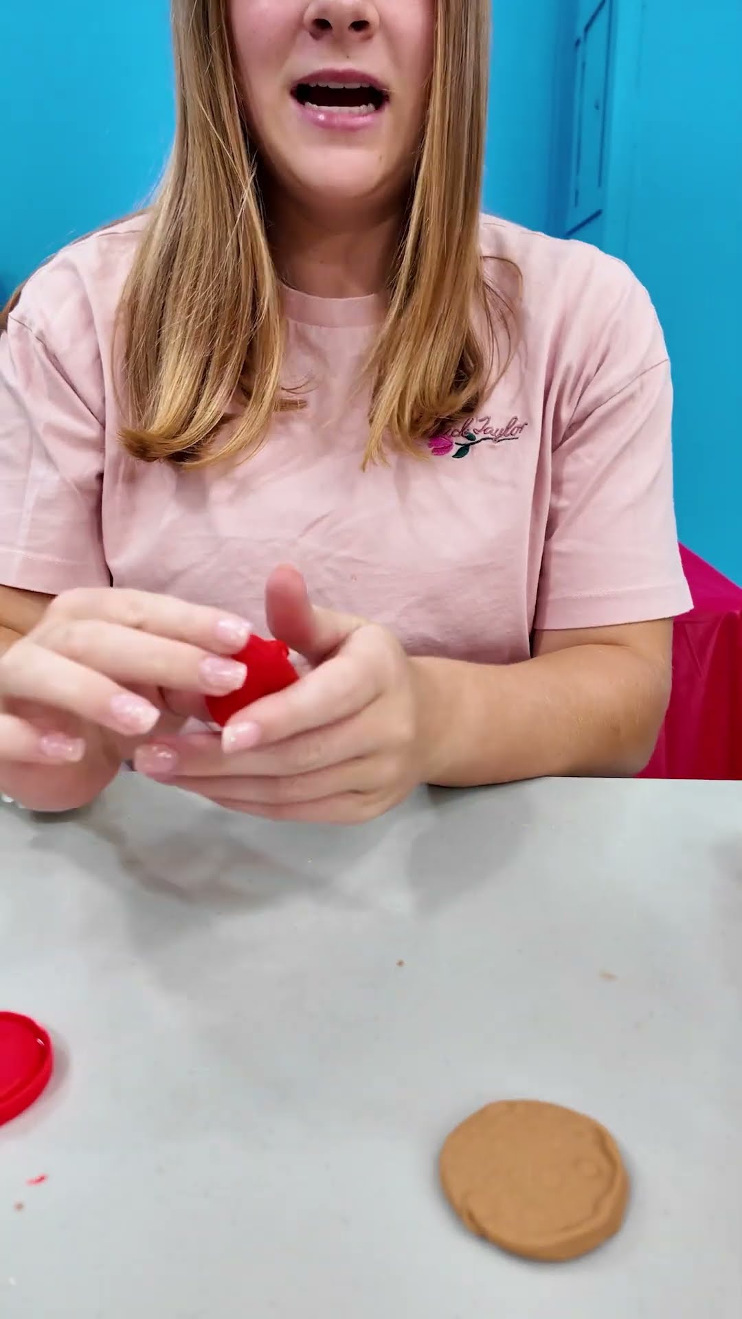 Assistant Makes DIY Pizza out of Crafting Dough #FamilyFun #DIYCrafts