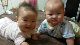 [ 0yo ] Infant twin babies' babbling battle