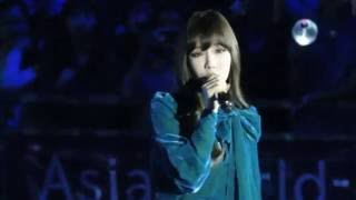 20161202 Taeyeon (태연) - Rain @ MAMA 2016 [Fancam]