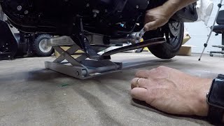 Drag Specialties Center Jack Scissor Lift Stand Unboxing And Demonstration