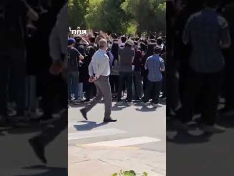 ۹ مهر دانشگاه شیراز نه روسری نه توسری آزادی و برابری زن زندگی آزادی مرد میهن آبادی