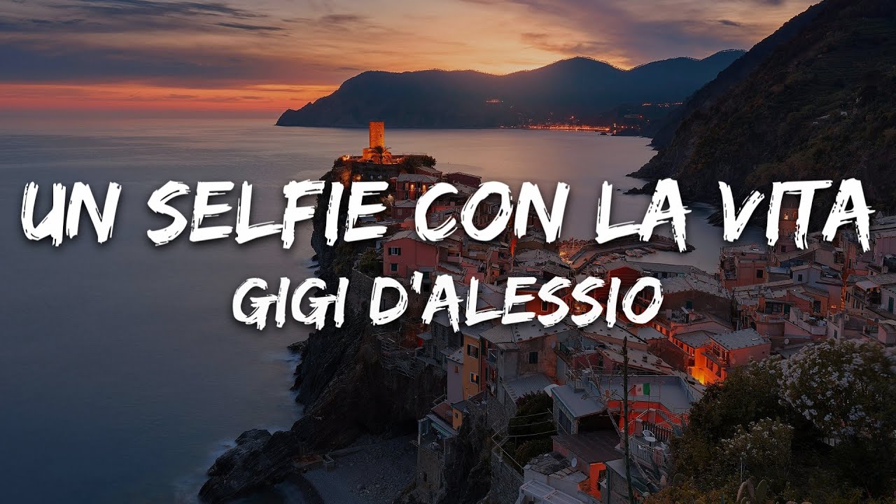 testi gigi d'alessio un selfie con la vita