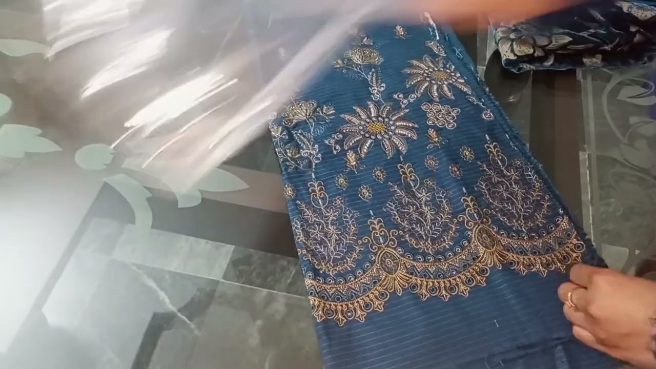 Winter dhanak stuff 3pc palachi velvet shawl available Whatsapp only hurry up 03209436646