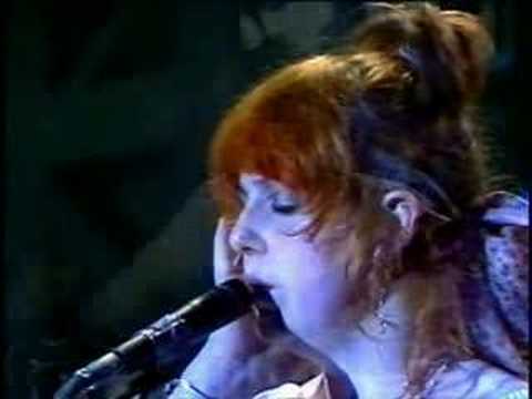 マイクオールドフィールド/ライブアットモントルー 1981 初期の名曲満載！ Mike Oldfield - Montreux 1981 - Ommadawn 1/3 - YouTube