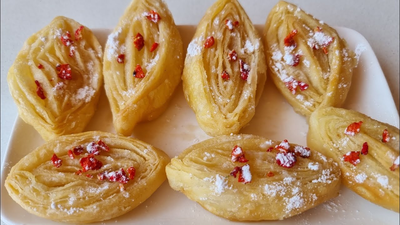 Рецепт слоеных банановых пури/кхаджа. Слоеное и хрустящее тесто.