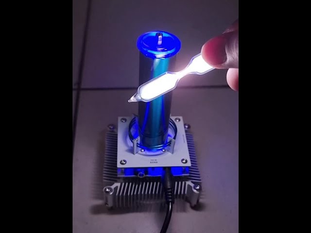 Helium discharge tube strong illumination with tesla coil