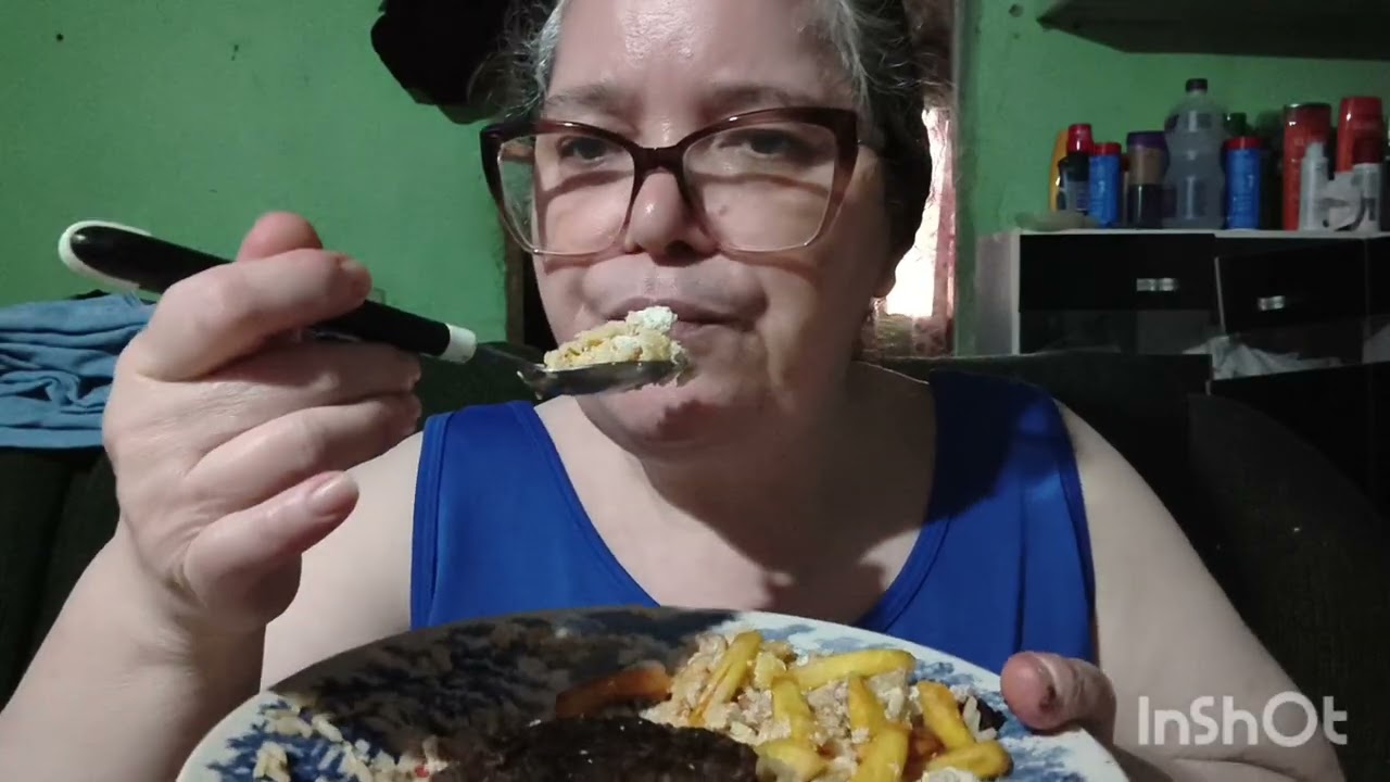 No vídeo de hoje, Almoçando com vocês. Bife, arroz, feijão e batata frita! ❤️🫶🏽🙏🏽😚