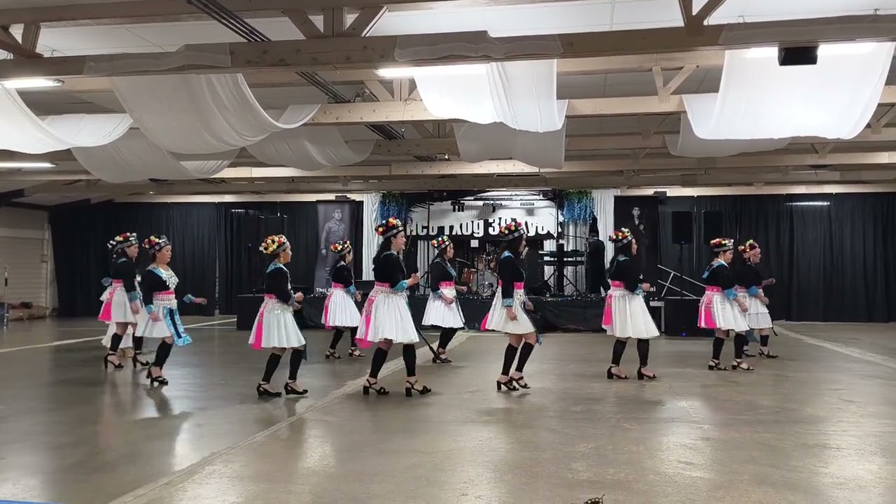 Niam ntxhais viv ncaus thoj pos line dance 