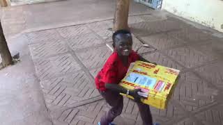 Grand M Reçoit Un Maillot Du Club De Foot Tigres Uanl