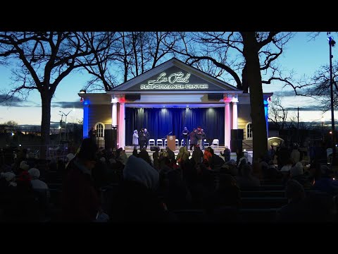 Hundreds gather to honor Wis. parade crash victims