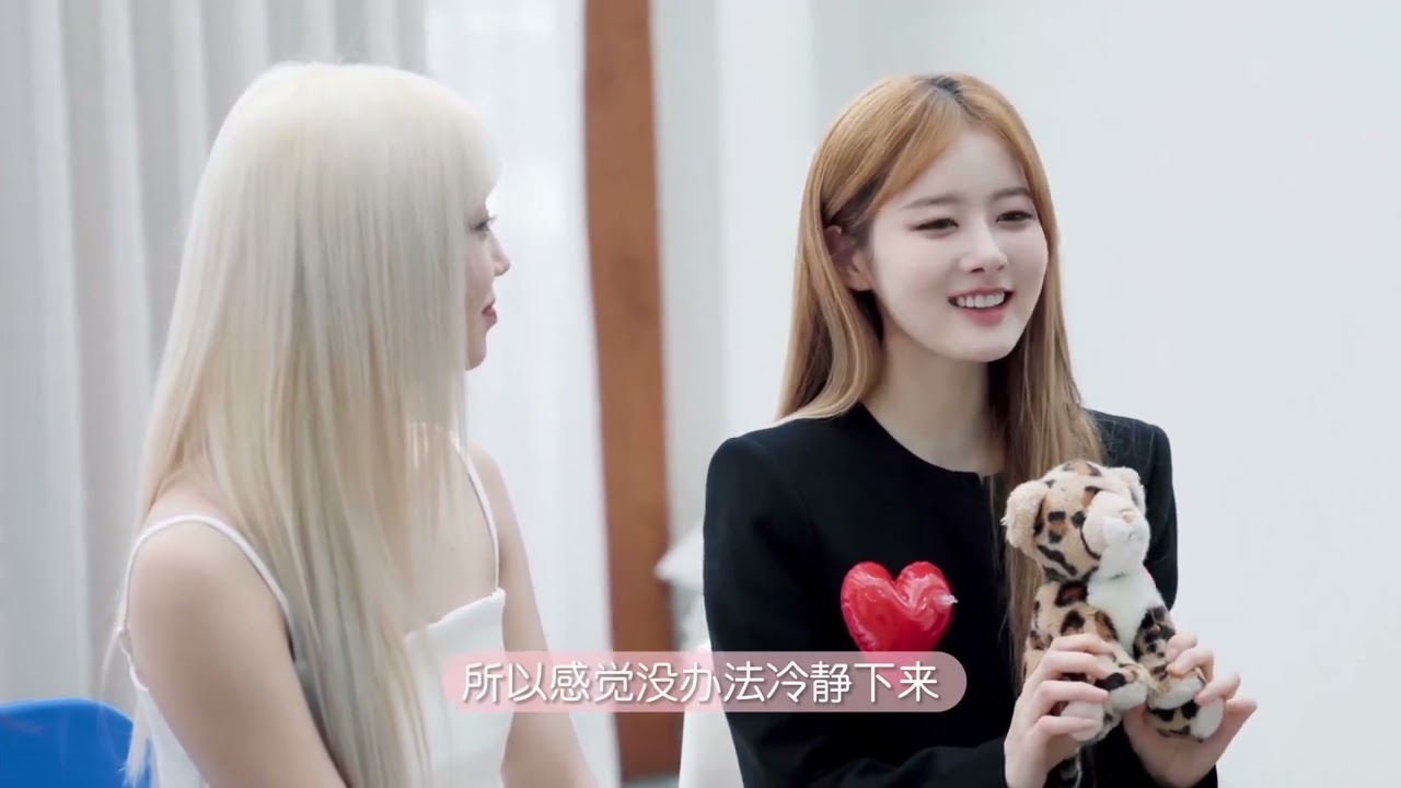 나이트 매거진 인터뷰 영상