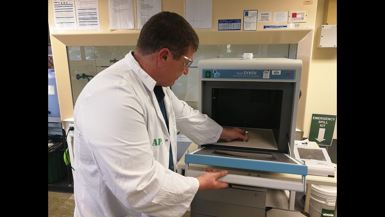 Microwave production of phosphorene