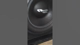 Playing Trap Boomin' 31-39hz on my 18