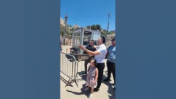 Thumbnail of Yaakov Shwekey sings "Im Eshkachech Yerushalayim" with IDF soldiers in Hebron