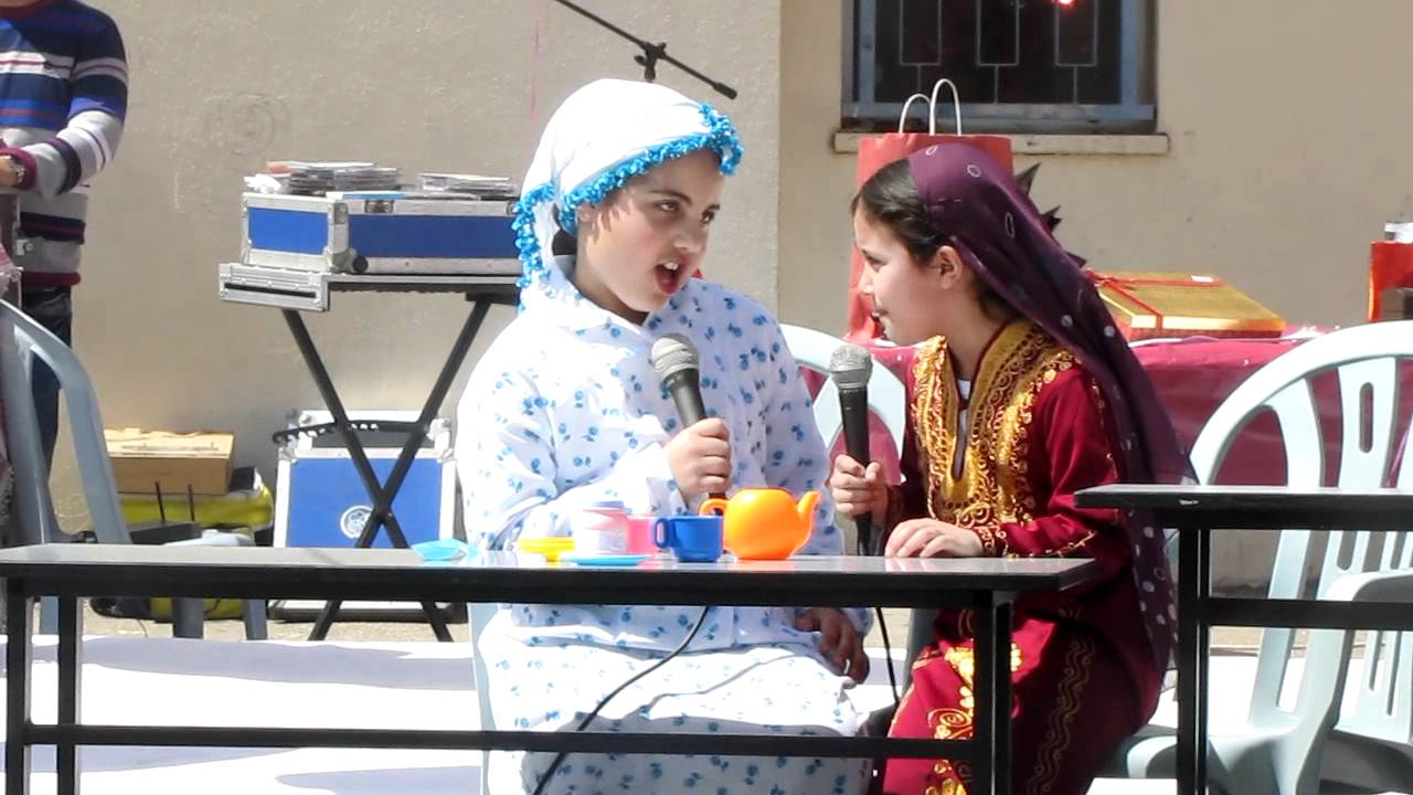 سكتش فكاهي بمدرسة جبور جبور بأِرشاد المعلمة مرفت عزام