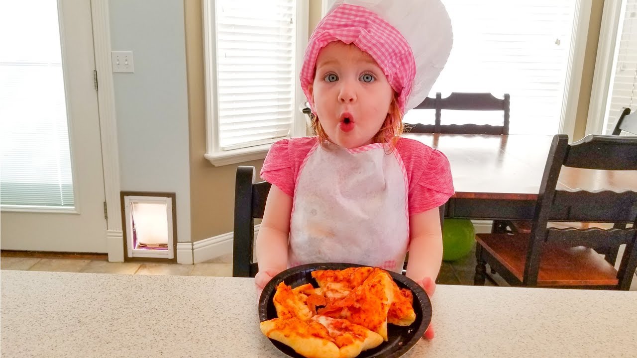 PIZZA PARTY with Adley!! 🍕 YouTube