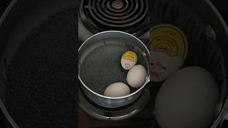 NEVER OVER or UNDER COOK YOUR EGGS AGAIN! Color activated egg timer for PERFECT hard boiled eggs 🥚