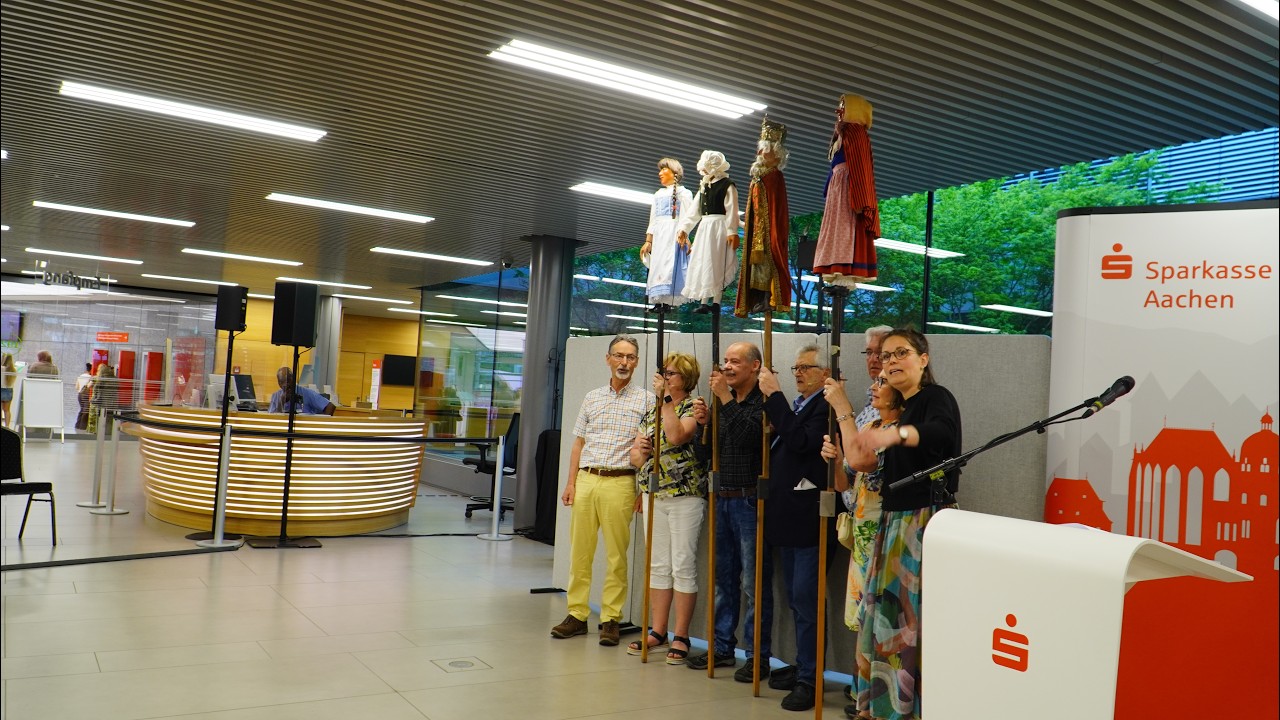 Zum Jubiläum gibt es eine Ausstellung zum Öcher Schängche, diese ist bis zum 12. Juni in der Sparkasse Aachen geöffnet.