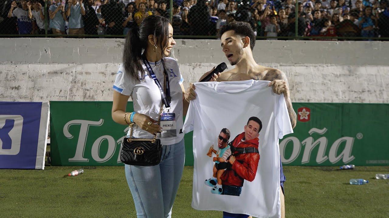 Lipstickfables infiltrada en el partido de Honduras vs Nicaragua