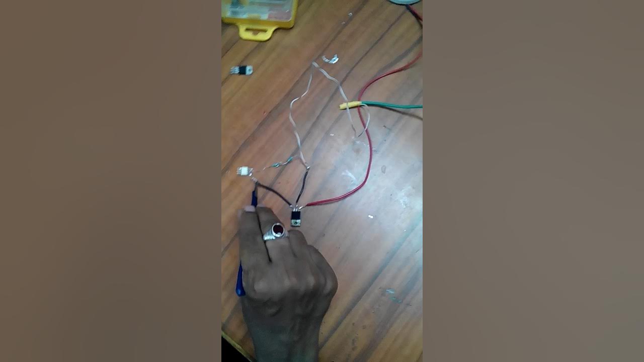 Working of optocoupler MCT2E without input signal YouTube