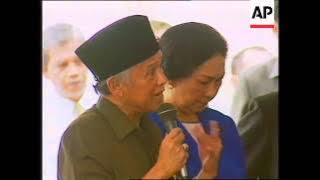 INDONESIA: JAKARTA: PRESIDENT HABIBIE TOURS AREAS HIT BY RIOTS