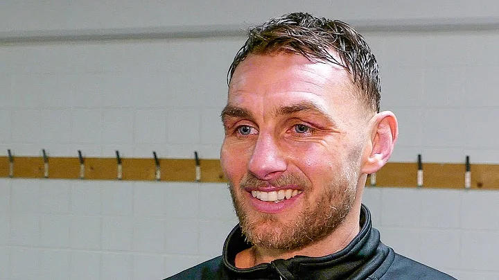 SHOCKING! Sean McComb breaks his hand in R3 but cr...