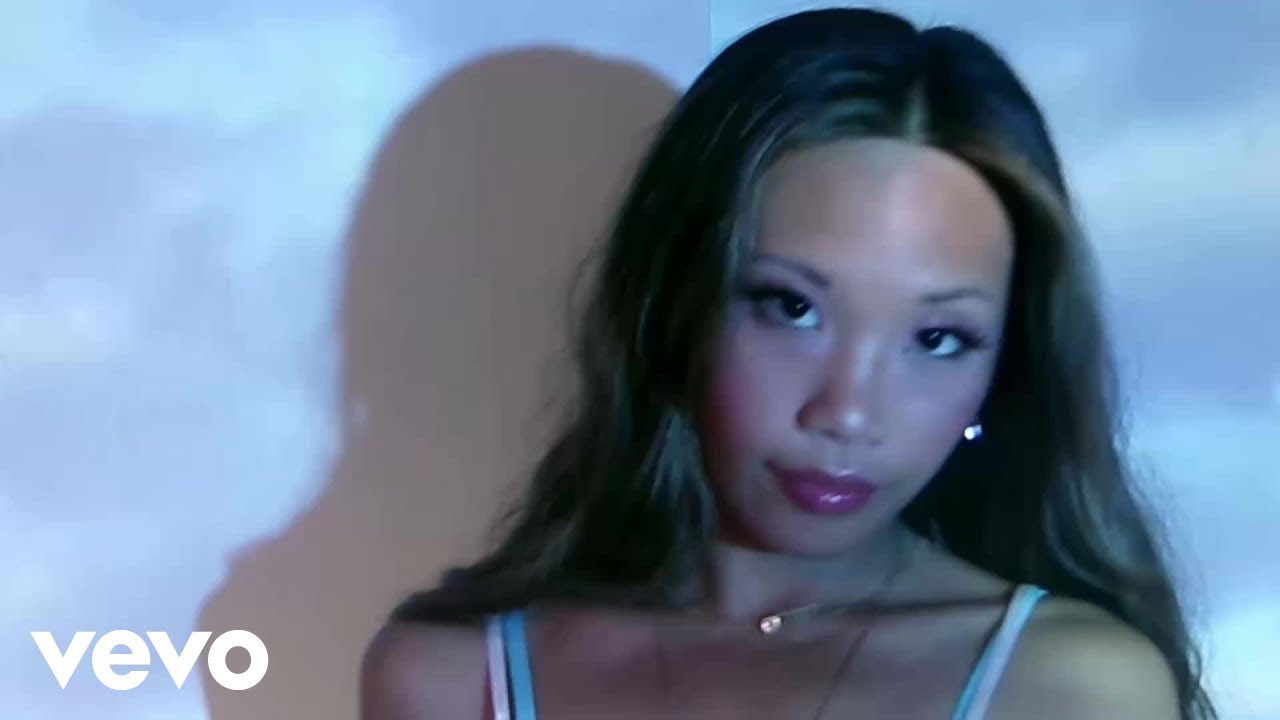 Sleduj Léah Duque - Dime na YouTube Sleduj Léah Duque - Dime na YouTube