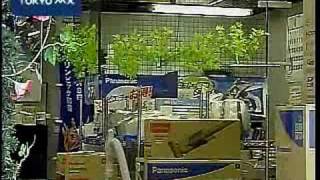 八王子の電気店　女が催涙スプレー発射　数人けが