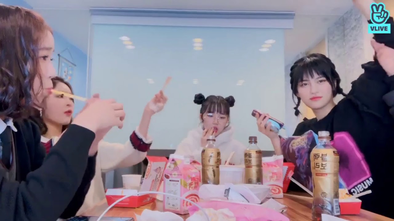 갑자기 버스터즈 민정이의 머리를 때리는 지수