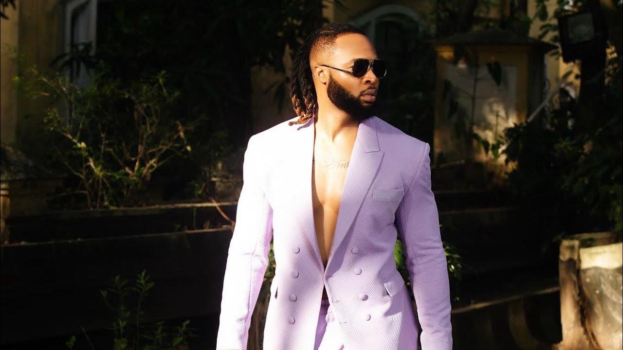 Flavor sings & perform his rich melodious songs