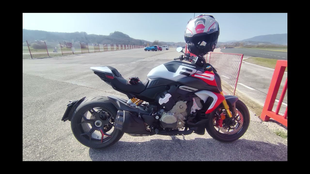 New Ducati Diavel V4 RS on road