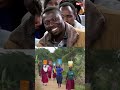 WAZIRI MKUU APIGA MARUFUKU WANAFUNZI KUBEBA VIDUMU VYA MAJI SHULENI 
