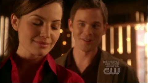 Smallville - S8 E10 (Bride) - Jimmy tells Lois about Clark.