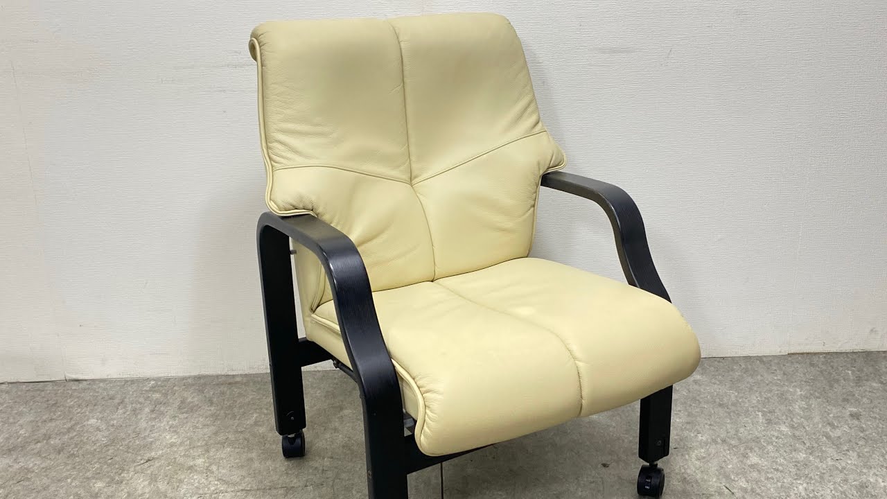□ 冨士ファニチア FUJI FURNITURE キャスター付き アームチェア 本革