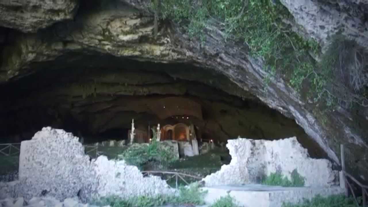 Grotta Di San Michele Arcangelo Olevano Sul Tusciano
