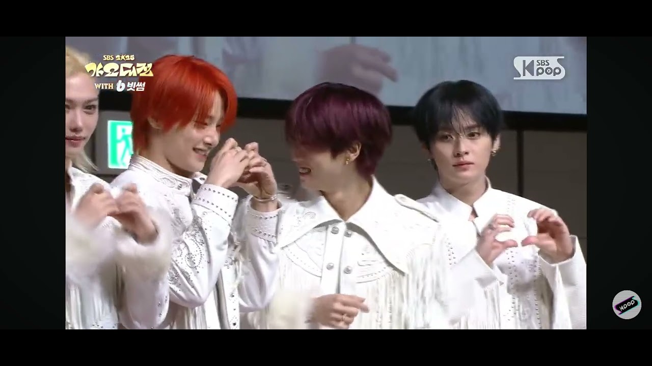 0325 20251225 Stray Kids 紅毯 - YouTube