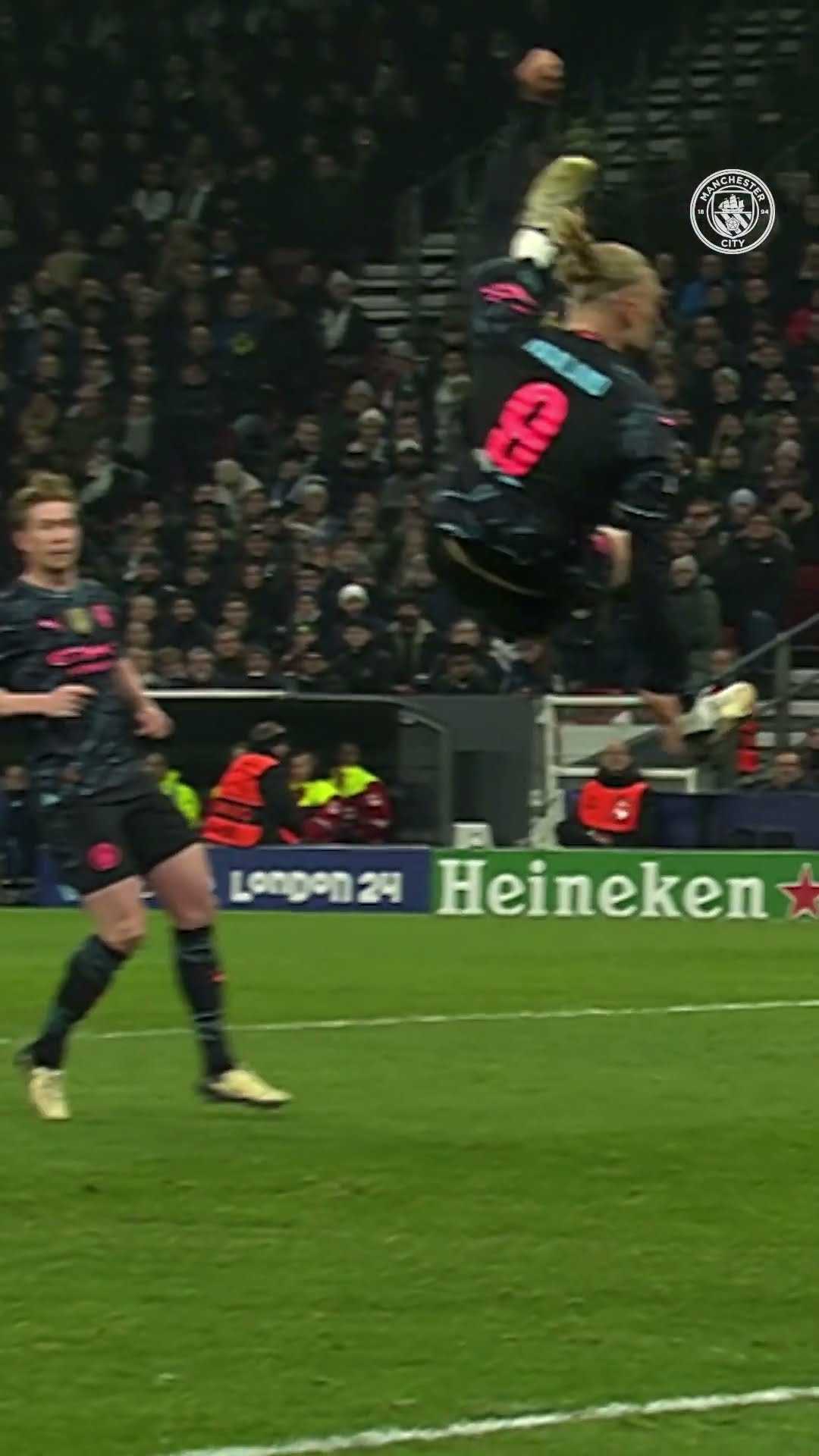 ?? ERLING HAALAND is out of this world! ? #mancity #football #goals #shorts #shortsvideo #shortsfeed