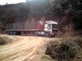 manejando un camion por las rutas del peru