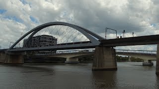 布里斯本火車專用的鐵橋也可以很優美( The most elegant bridge over Brisbane River) Merivale Bridge