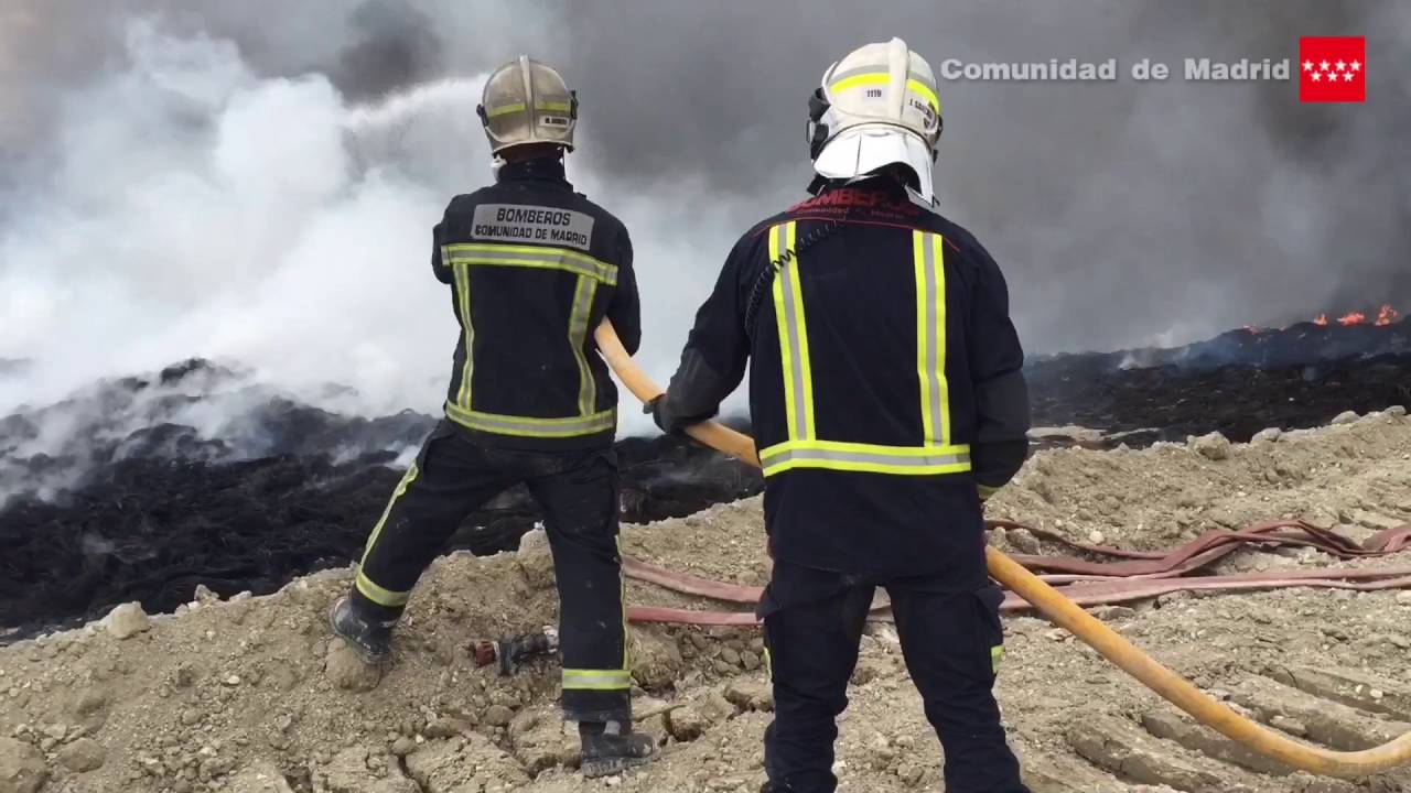 14.5.16. Imágenes trabajos Bomberos CM en incendio Seseña.