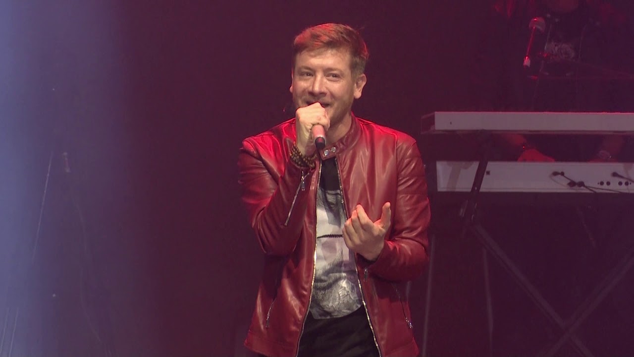 Watch Cuando Estás - En Vivo on YouTube Watch Cuando Estás - En Vivo on YouTube