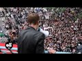 Justin Bieber chante au balcon @ Universal Paris - YouTube