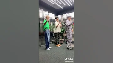 قام مينهيوك بتحدي أغنية After Midnight مع اعضاء فرقة استرو في حسابهم على تطبيق TikTok 