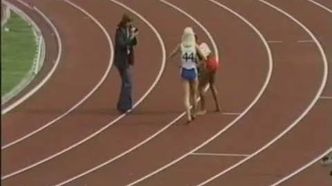 1977 WAAA 200m - Sonia Lannaman, Donna Hartley